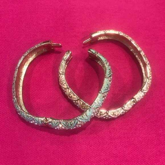 Enameled Chrystal Bangle Bracelet Set - Picture 4 of 4